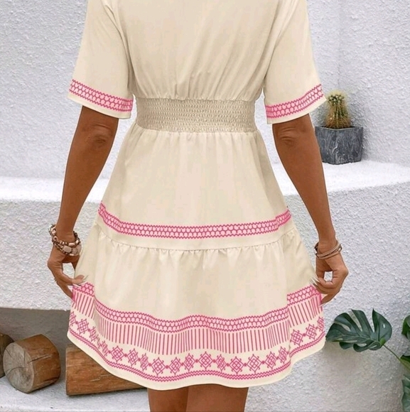 Women's Color-Blocking Printed V-Neck Simple Daily Dress - Picture 4 of 5